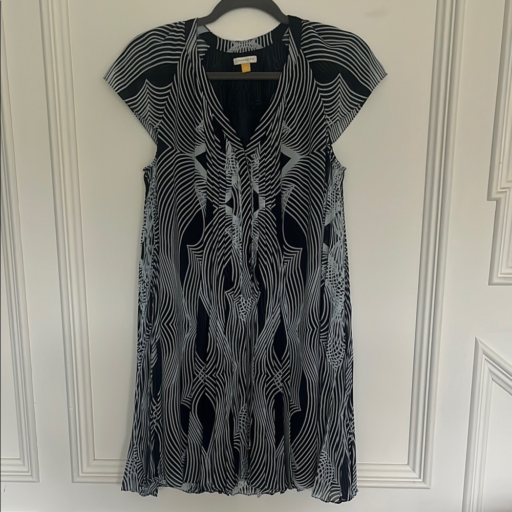 Leifsdottir Black and White V-Neck Flutter Sleeve Midi Dress